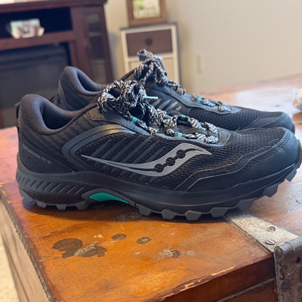Saucony Black and Teal Trail Running Shoes-never worn 8.5 W